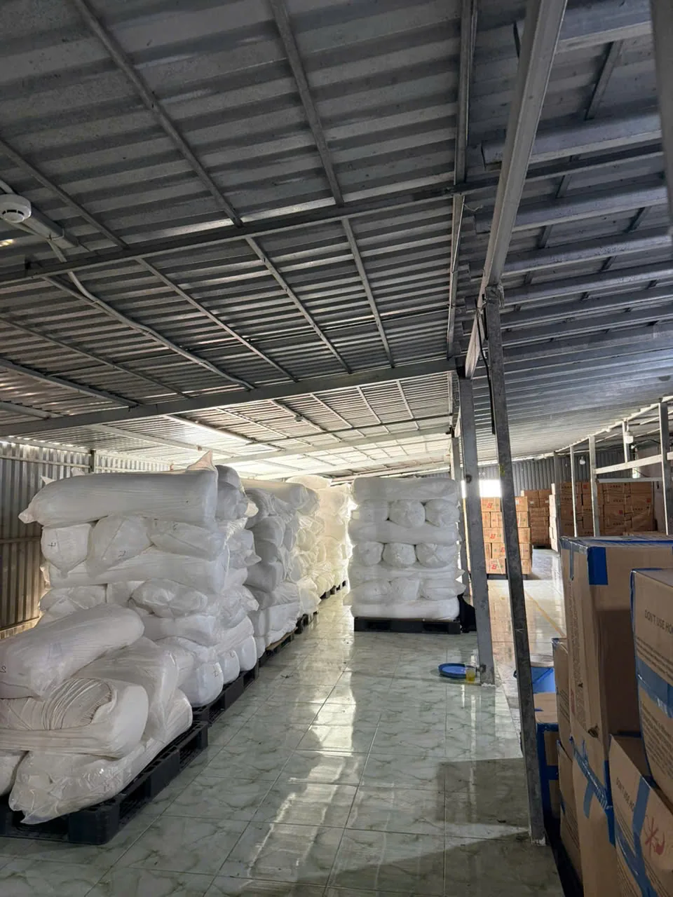 Nguyên liệu và vải mộc trong kho An Phát